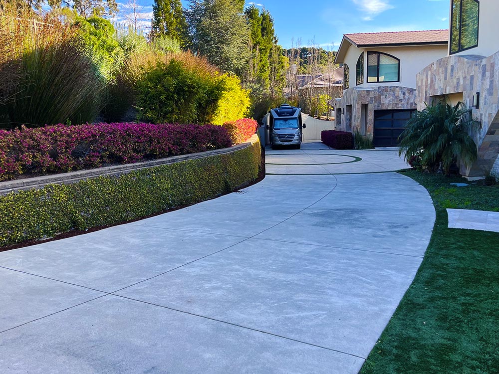 Expert garden maintenance services for large houses and estates in Saratoca, California.