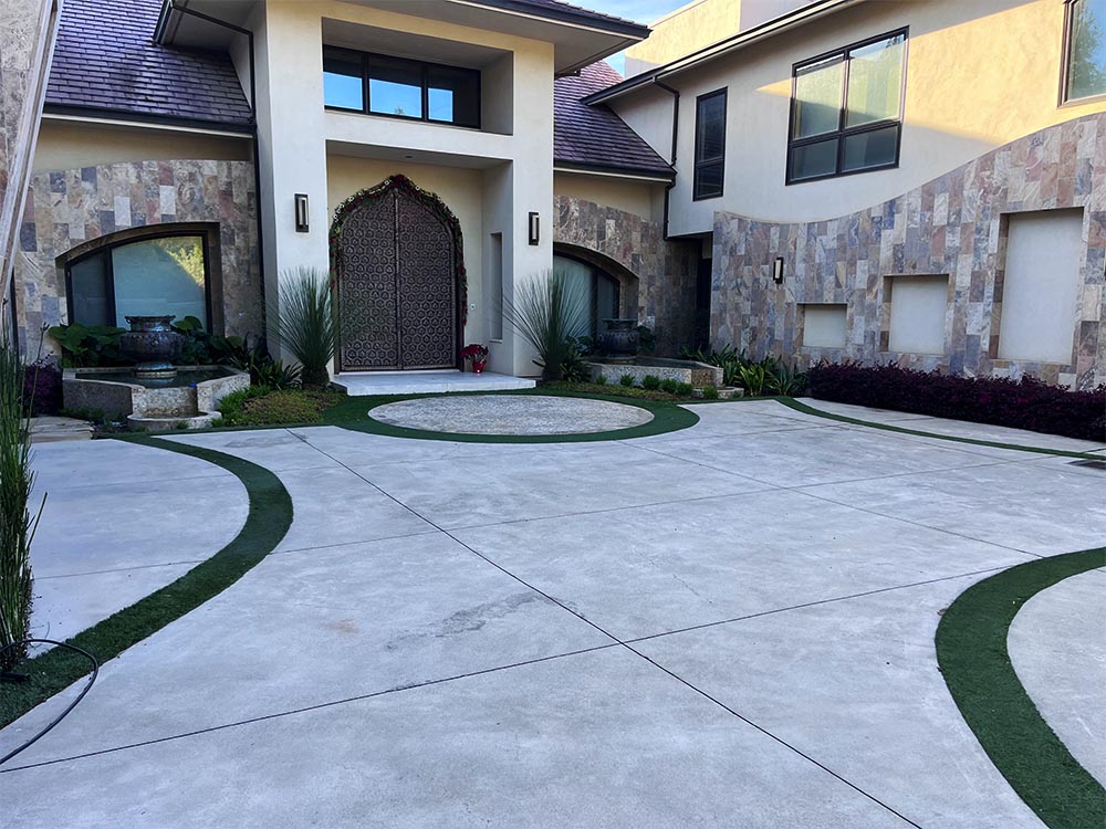 We do garden meticulouse care  for large houses and properties.