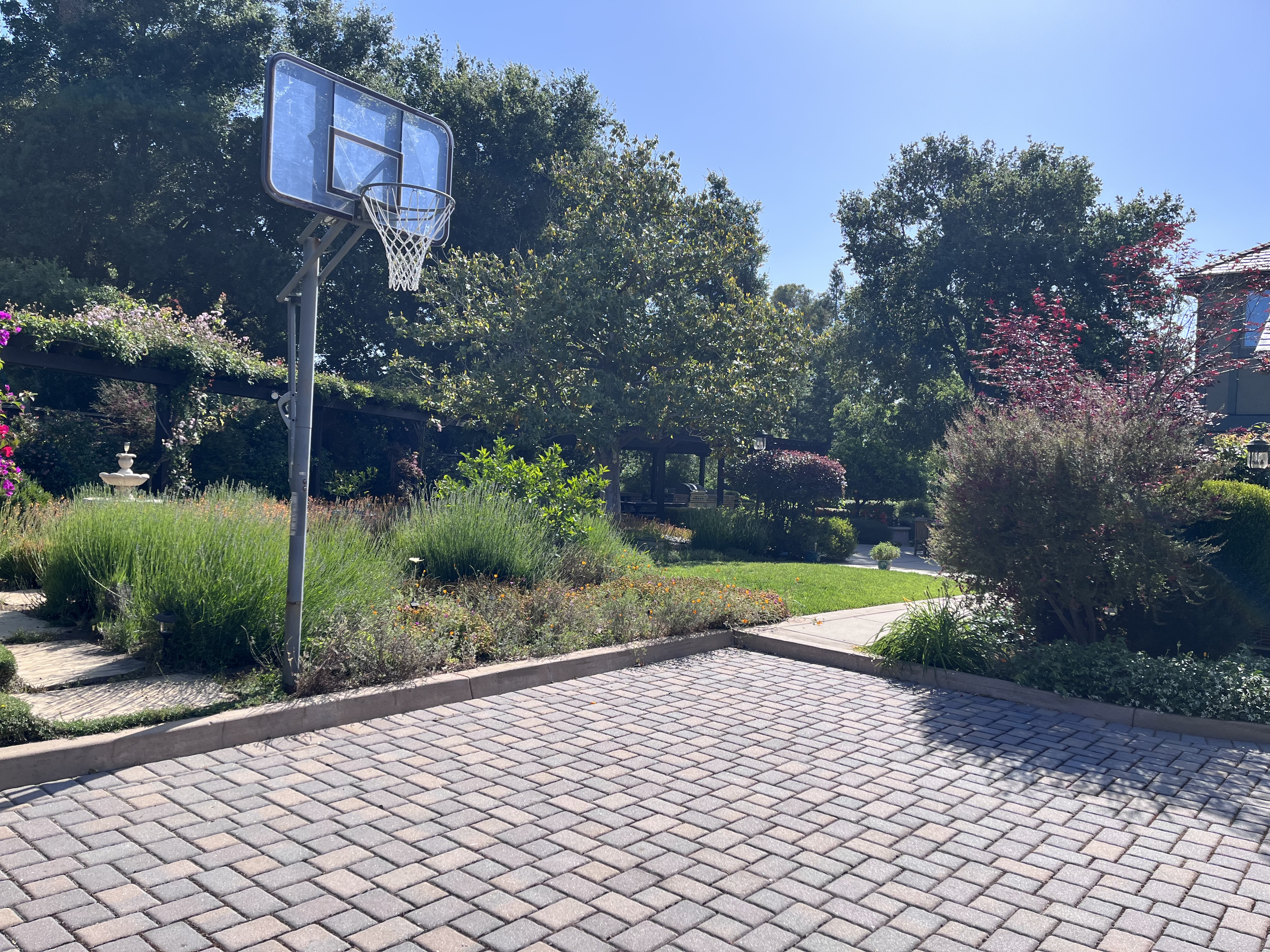 Gareb care and maintenance services for large properties and estates.